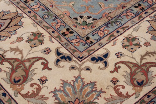 100% Wool Blue Indo Persian Meshed Rug Design Handknotted in India with a 15mm pile Image 3