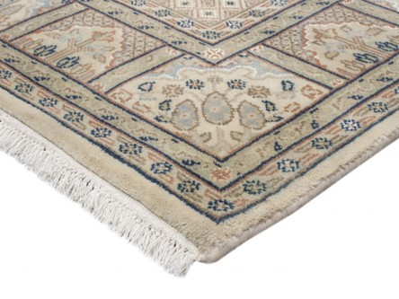 100% Wool Cream Very Fine Indo Persian Panel Rug Design Handknotted in India with a 12mm pile Image 3