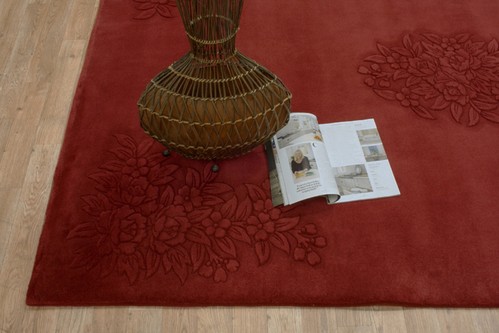 100% Wool Red Plain Carved Chinese. Handknotted in China with a 25mm pile