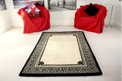 100% Wool Black Premier Superwashed Chinese Rug Design Handknotted in China with a 25mm pile